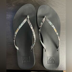 Reef Ortho Flip Flops. EUC. Size 8